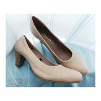 Neu! Tamaris Leder Pumps Gr 39 beige creme Leipzig - Leipzig, Südvorstadt Vorschau