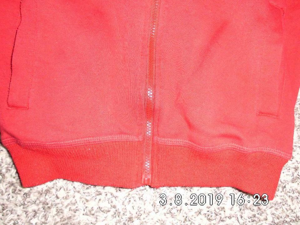rote Sweatjacke, Größe 164 in Borrentin-Gnevezow