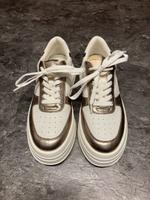 Tamaris Sneaker, Gr. 37, Weiß/Gold, neuwertig Hessen - Homberg (Efze) Vorschau