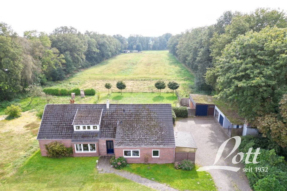 +++ Pferdefreunde aufgepasst! Überwiegend modernisierter Resthof mit ca 1.46 ha Land und Reitplatz! +++ in Uplengen