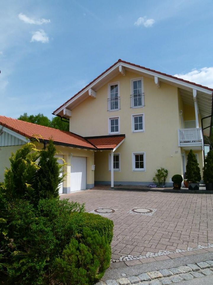 Verkaufe Haus Eigentum ruhig Garten Berg Nähe Doppel Garage in Bayern