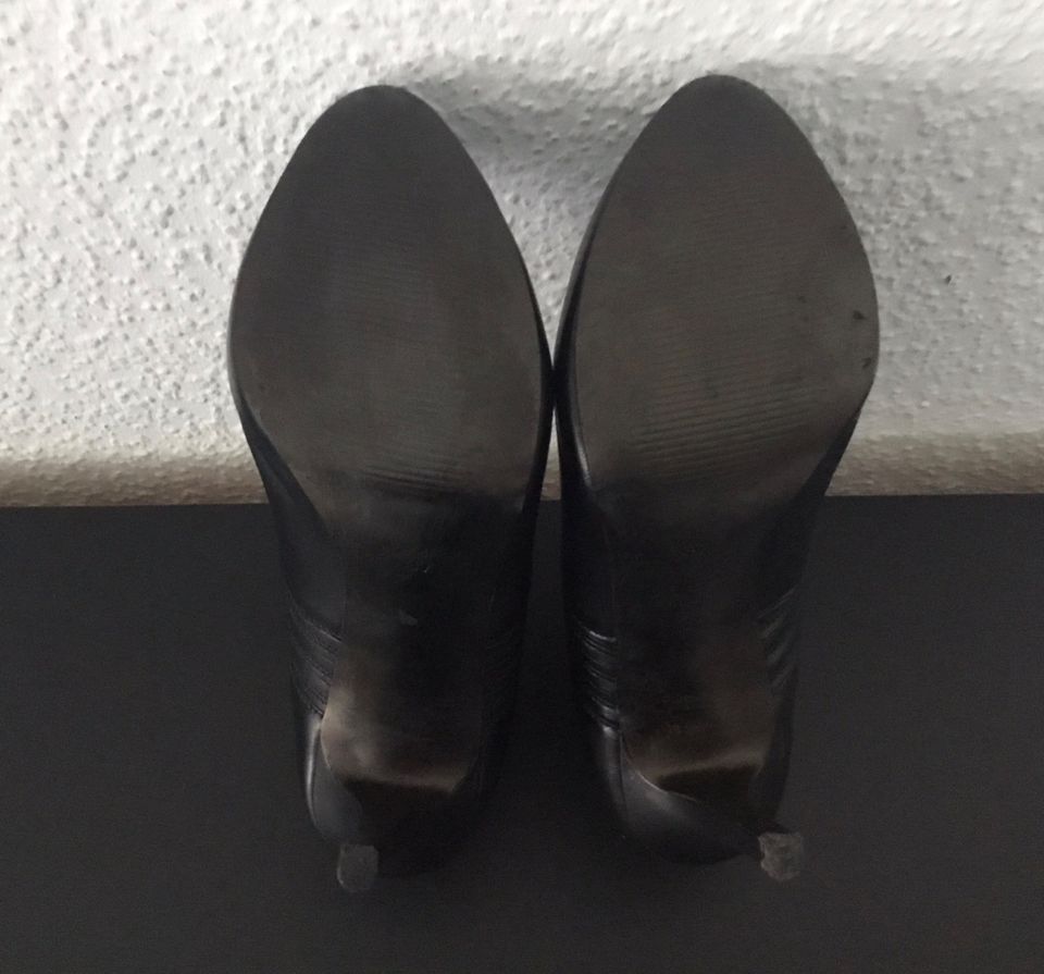 GUESS echt Leder Stiefeletten Stilettos Schwarz Gr. 37 Neuwertig in Essen