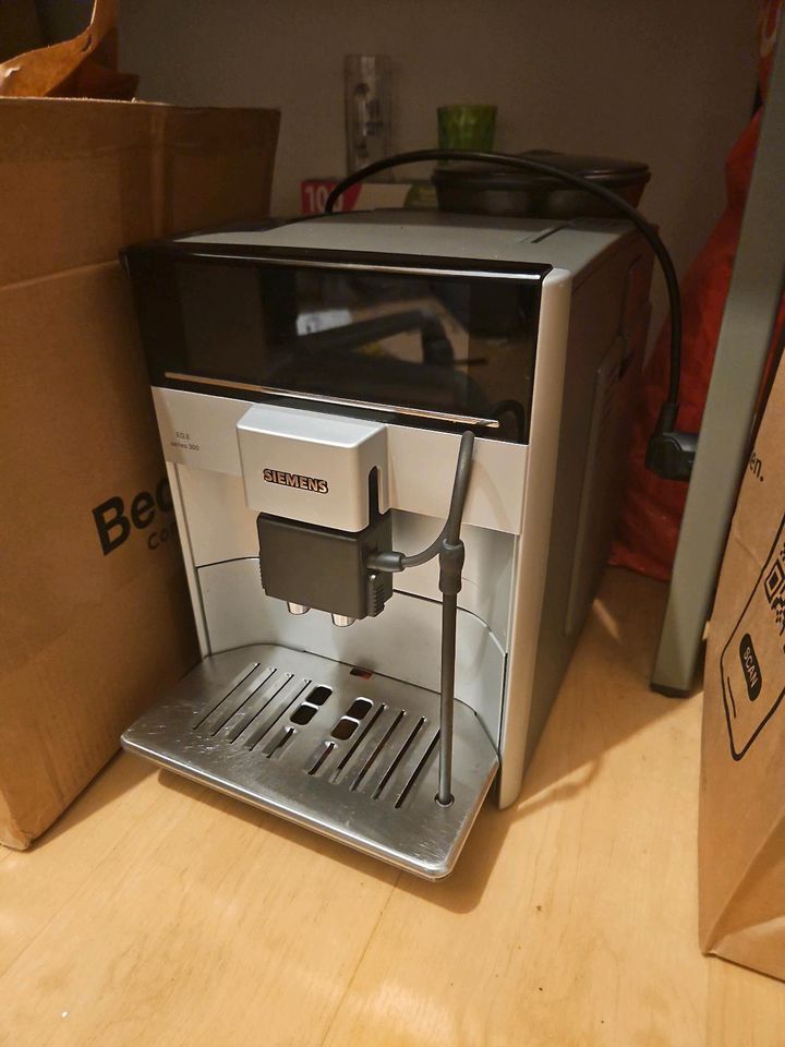 Siemens Eq.6 serie 300 Kaffevollautomat in Mengen