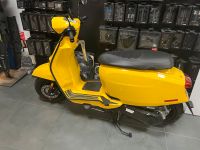 Lambretta V200 Special ABS Gelb Flex Kotflügel mit schwarzem Sitz Bayern - Erlangen Vorschau