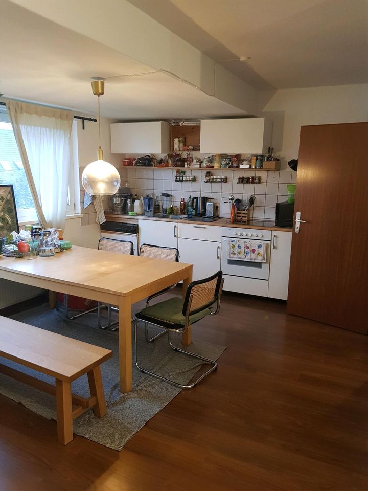 Ruhige teilmöblierte 2 Zimmer Wohnung in Weidenpesch in Köln