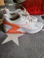 Orange/weisse Nike schuhe gr.41 Sachsen-Anhalt - Osterburg Vorschau