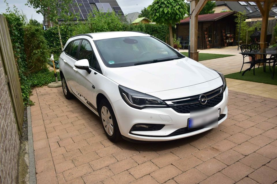 Opel Astra Sports Tourer 1.6 CDTI Business ed.Modell 2017 wie Neu in Emmerich am Rhein