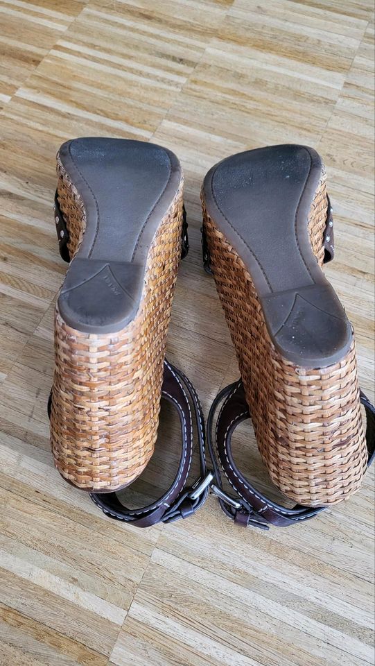 Prada Schuhe mit Keilabsatz in Hückelhoven