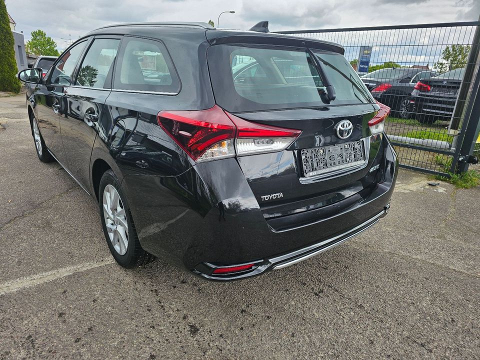 Toyota Auris Touring Sports Edition-S in Stendal