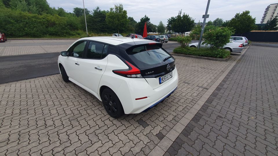 Nissan Leaf, BJ 2021, Ausstattung Visia, 40 kWh Akku und 150 PS in Herne