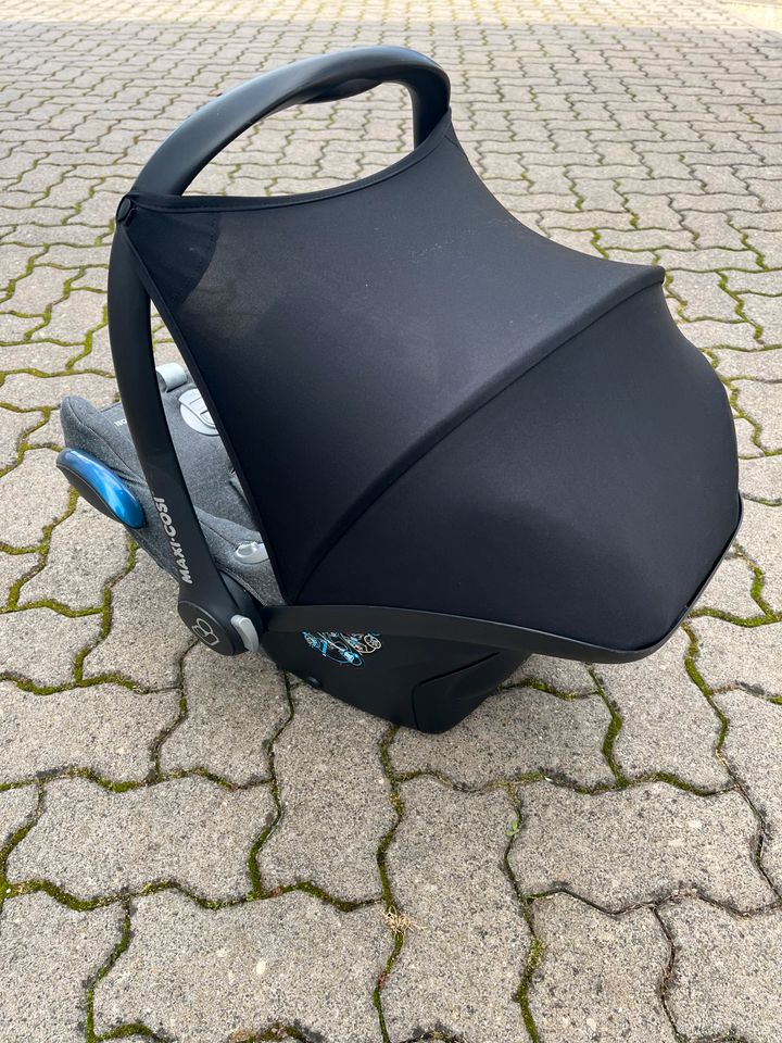 Babyschale Maxi Cosi Cabrio Fix + BASE! in Ausleben