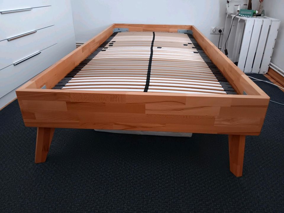 Bett Massivholz 90x200 cm in Mittelangeln