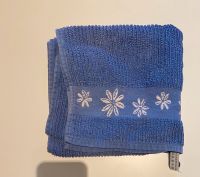 blaues Handtuch mit Blumenmuster (ca. 45x90cm) Niedersachsen - Braunschweig Vorschau