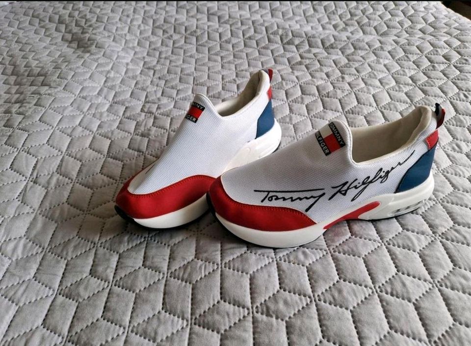 Tommy Hilfiger Sneaker Gr. 38 in Eberswalde