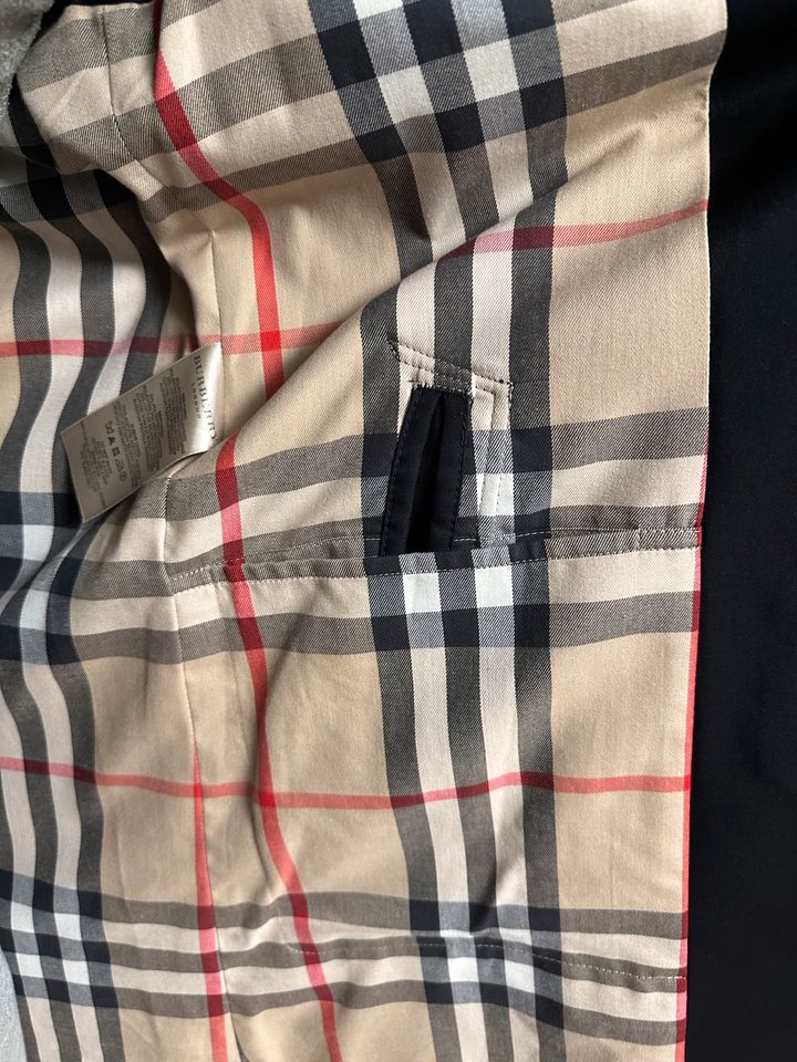 Kurzmantel Burberry Mantel Größe 48, dunkelblau und Bestzustand! in Berlin