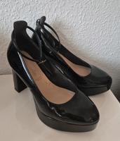 Tamaris Pumps mit Riemchen Stilettoabsatz Plateau Größe 38 Leipzig - Leipzig, Zentrum Vorschau