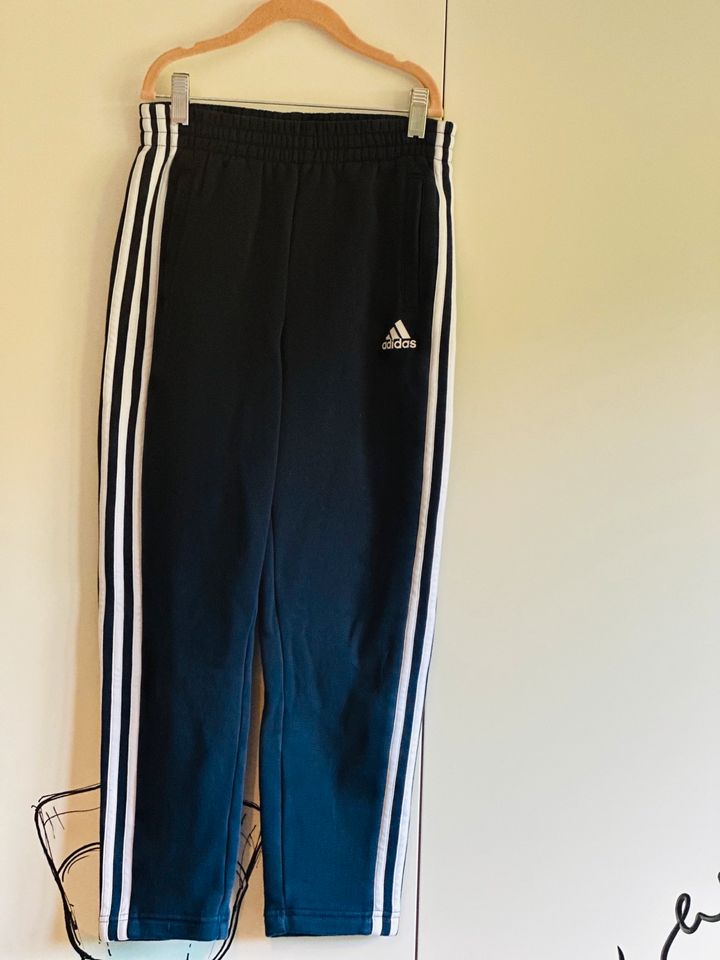 ADIDAS Sporthose/Jogginghose ❤️ Gr. 140 ❤️ neu & ungetragen in Berlin -  Steglitz | eBay Kleinanzeigen ist jetzt Kleinanzeigen