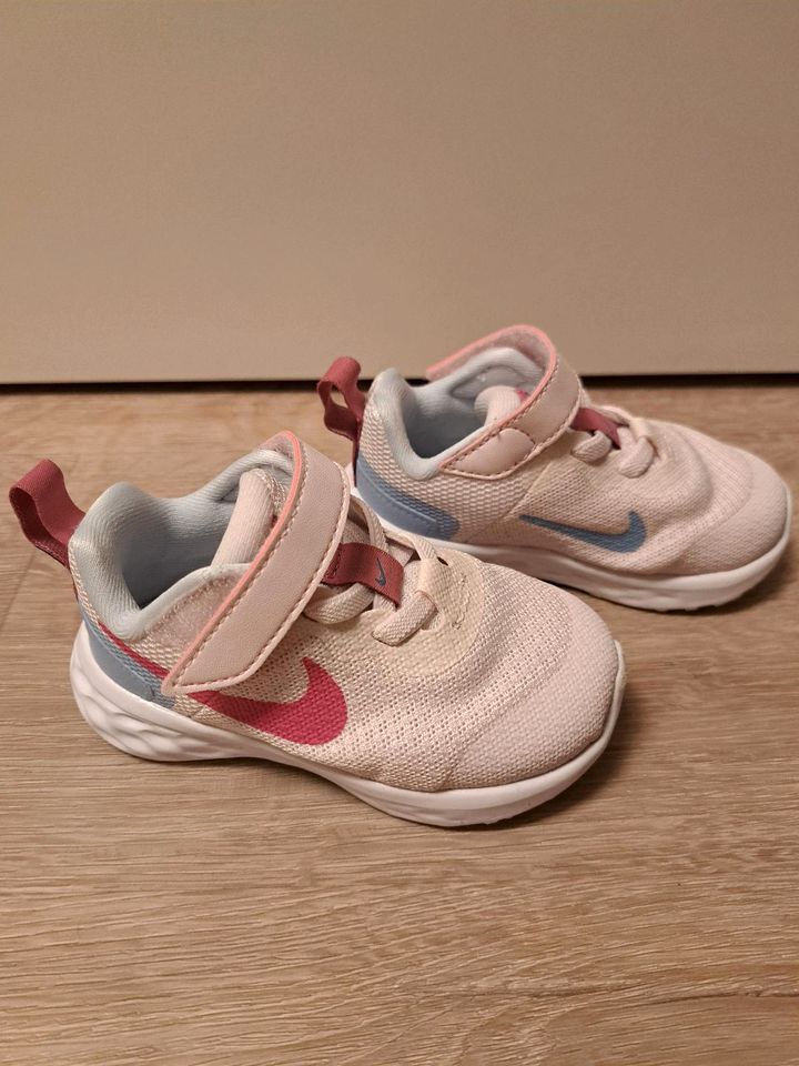 Kinder Sneaker Nike, Halbschuhe, Gr. 21 in Thalmassing