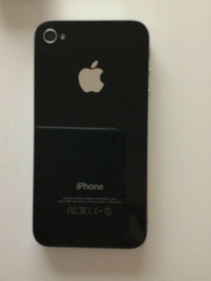 iPhone 4s 32GB schwarz inklusive 2 bumpers in Leipzig