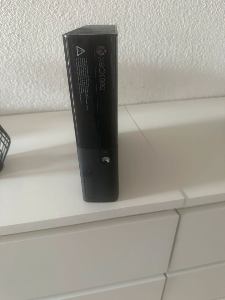 Xbox 360 mit 2 Controller und spiele in Hockenheim