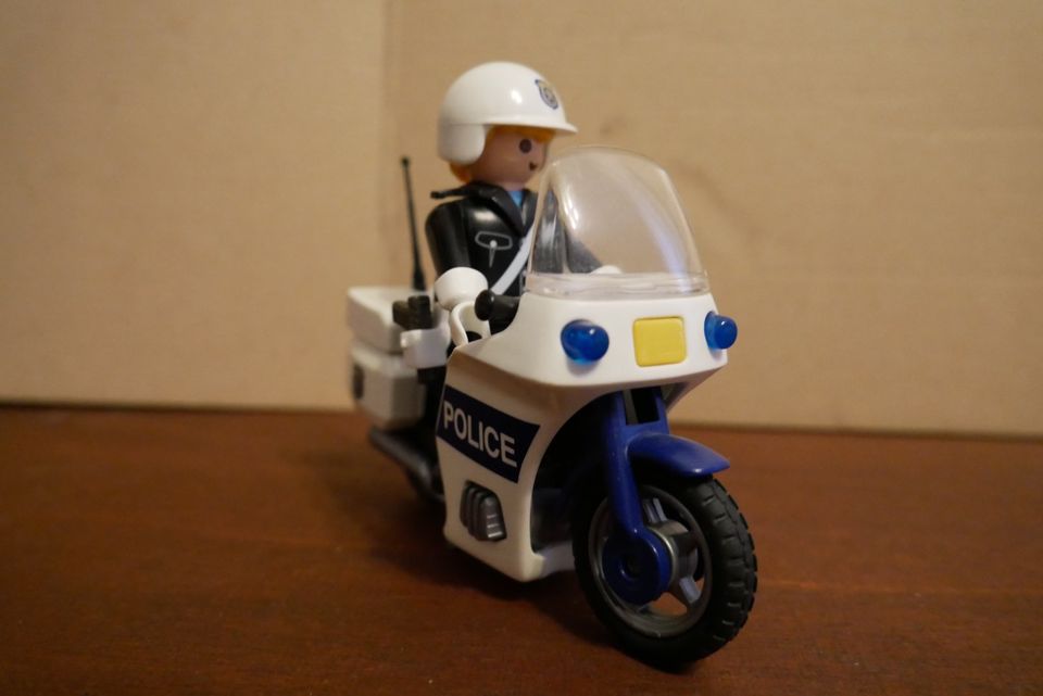 Polizei & Notarzt Motorrad-Set von Playmobil in Mainhausen