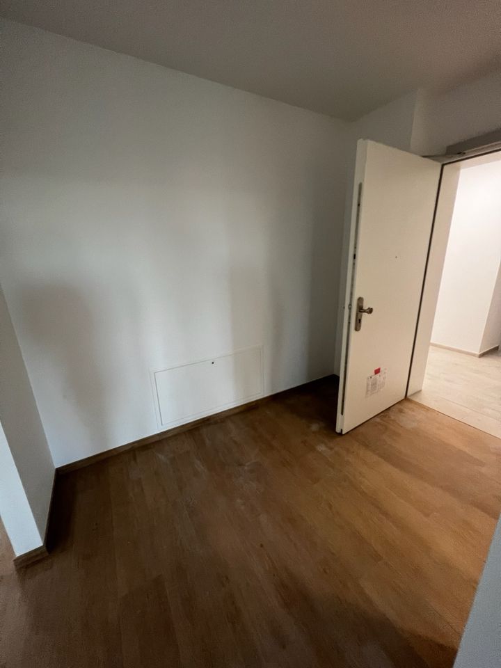 neuwertige 3 Raum Wohnung mit EBK und Balkon in Dresden