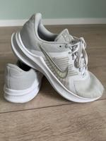 Nike Sneaker weiß Gr. 38.5 Rheinland-Pfalz - Gückingen Vorschau