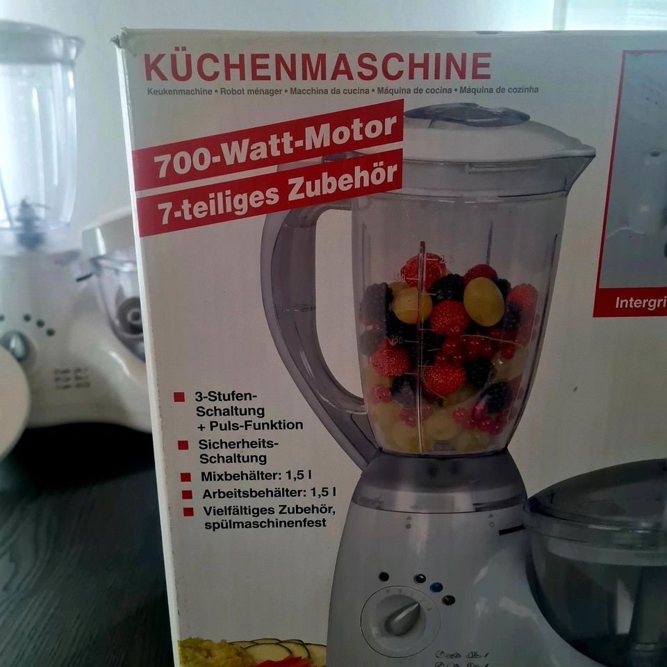 Küchenmaschine 700 Watt- Clatronic in Koblenz