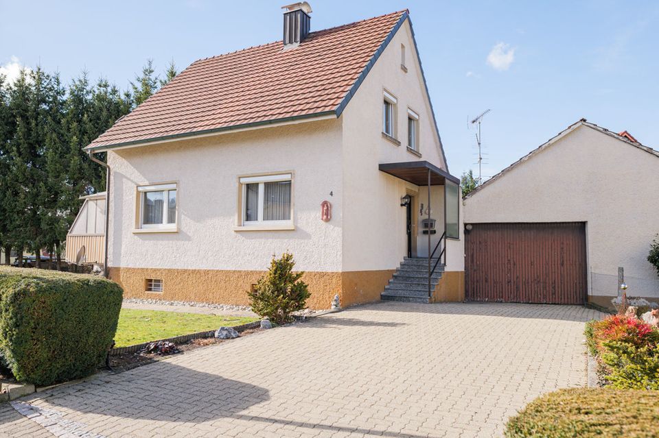 Viel Platz für Freizeit und Hobby!  Einfamilienhaus mit großer Scheune in Rielasingen-Worblingen