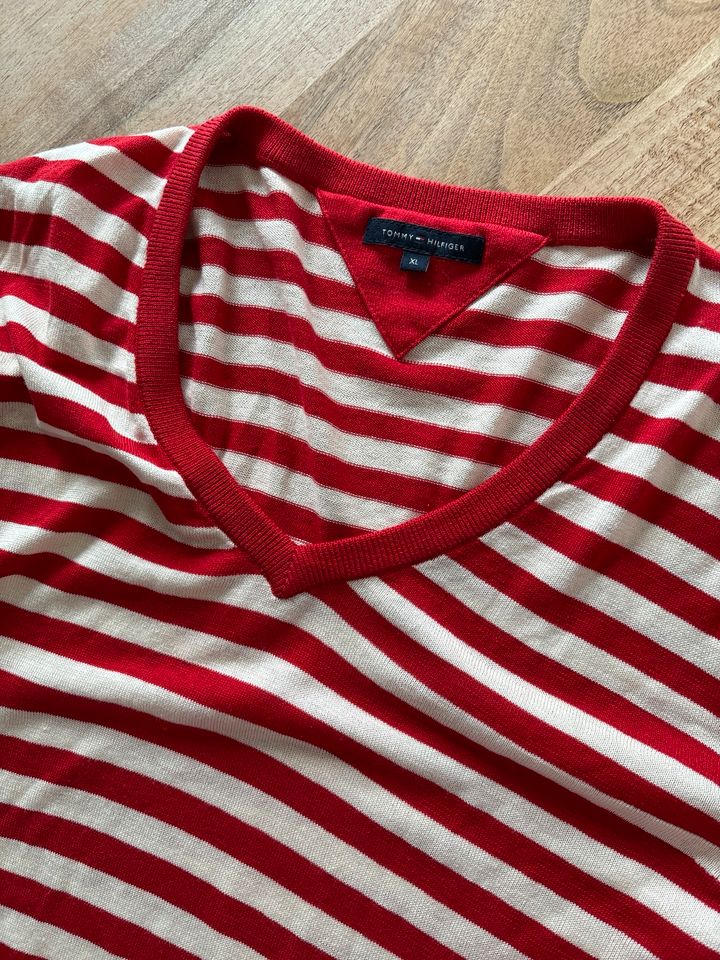 Tommy Hilfiger Leichter Sommerpullover rot-gestreift Gr XL in Bad Homburg