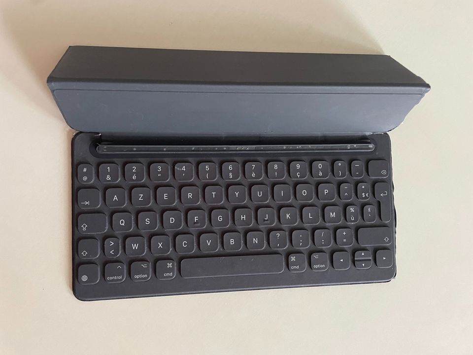 Apple Smart Folio Keyboard Tastatur AZERTY (France) in Berlin