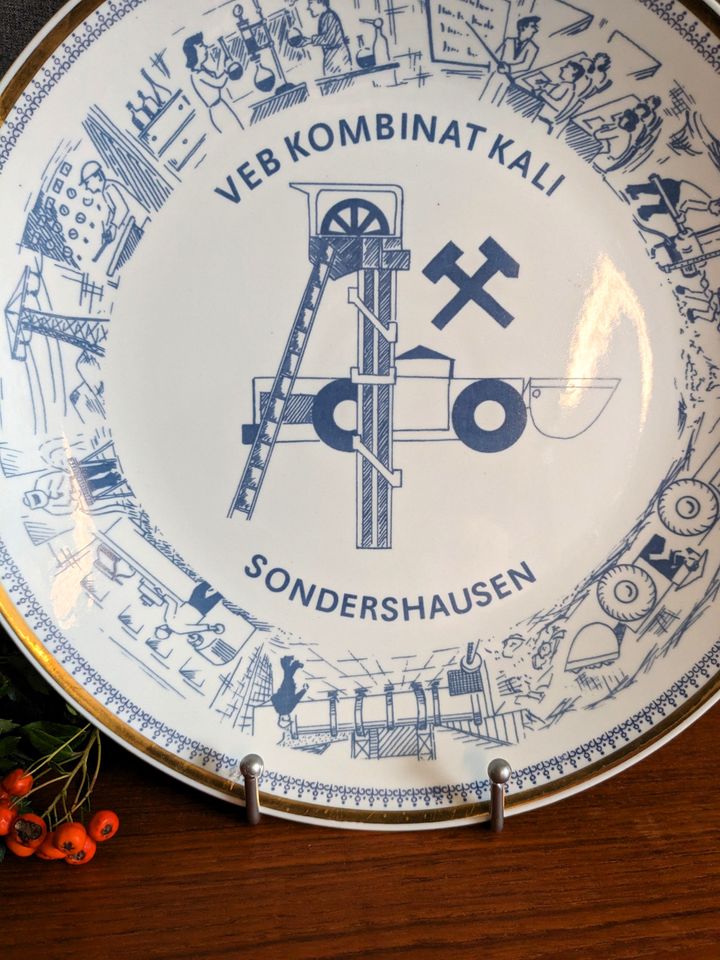 DDR-Wandteller „VEB Kombinat Kali Sondershausen“ in Berlin