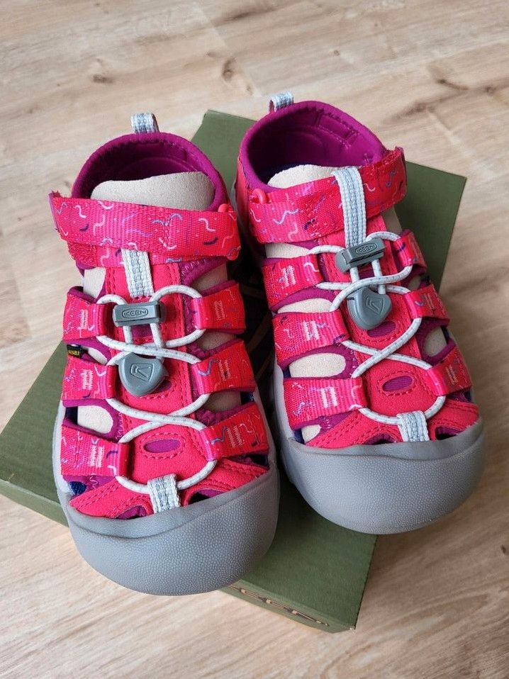 KEEN NEWPORT Outdoorsandalen Schuhe Fuchsia Gr. 32/33 NEU in Wuppertal