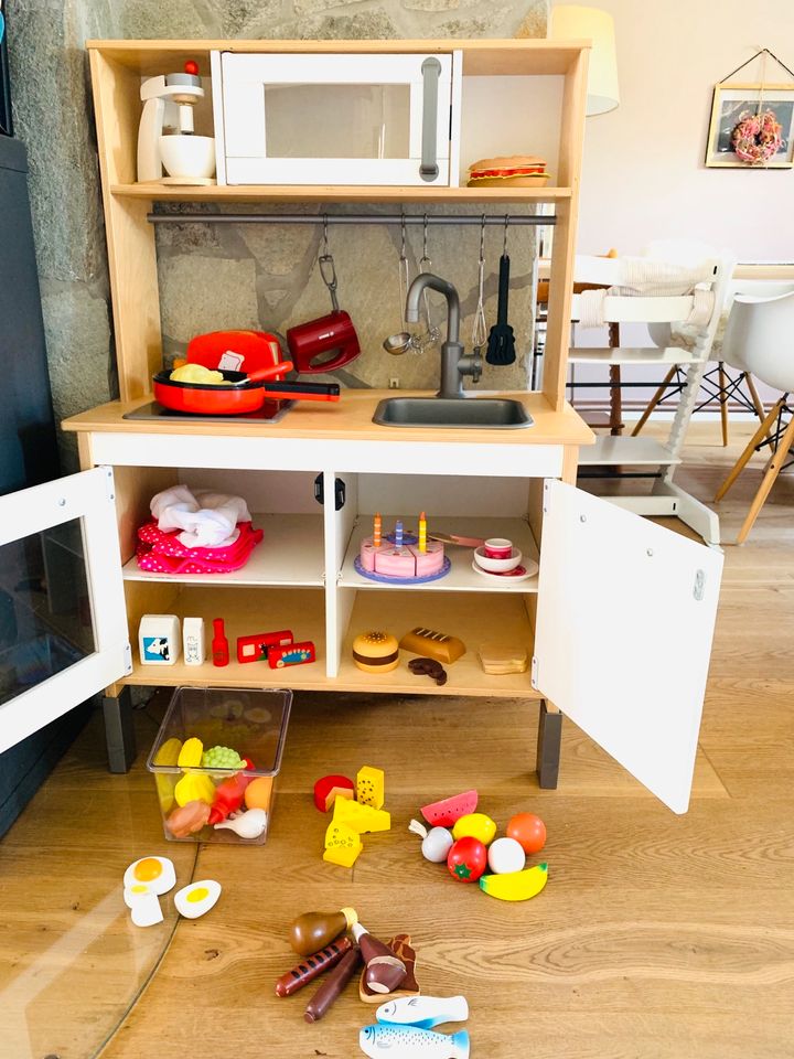 Ikea Kinder Spielküche mit viel Zubehör in Hamburg