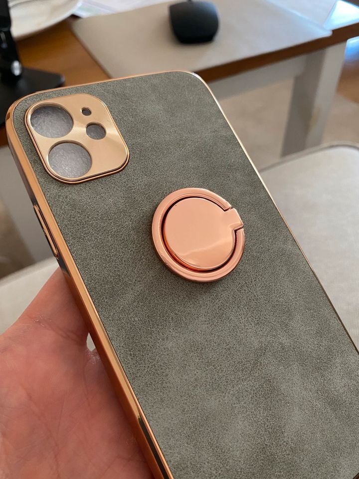 schöne iPhone 11 Hülle grau Wildlederoptik Gold/rosé neuwertig in Ebersbach an der Fils