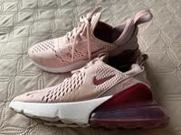 Nike Air Max 270 Damen Sneaker Turnschuhe 37,5 Nordrhein-Westfalen - Sundern (Sauerland) Vorschau