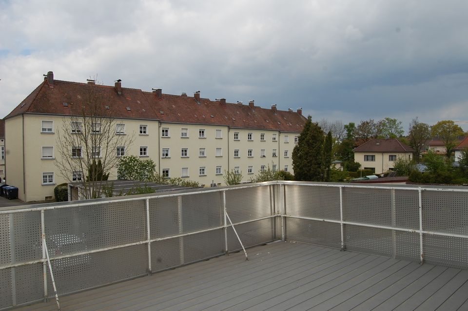 ... 3,5-Zimmer-Whg 1.OG mit ca. 30m² Dachterrasse und Einbauküche in zentraler Lage Straubing ... in Straubing