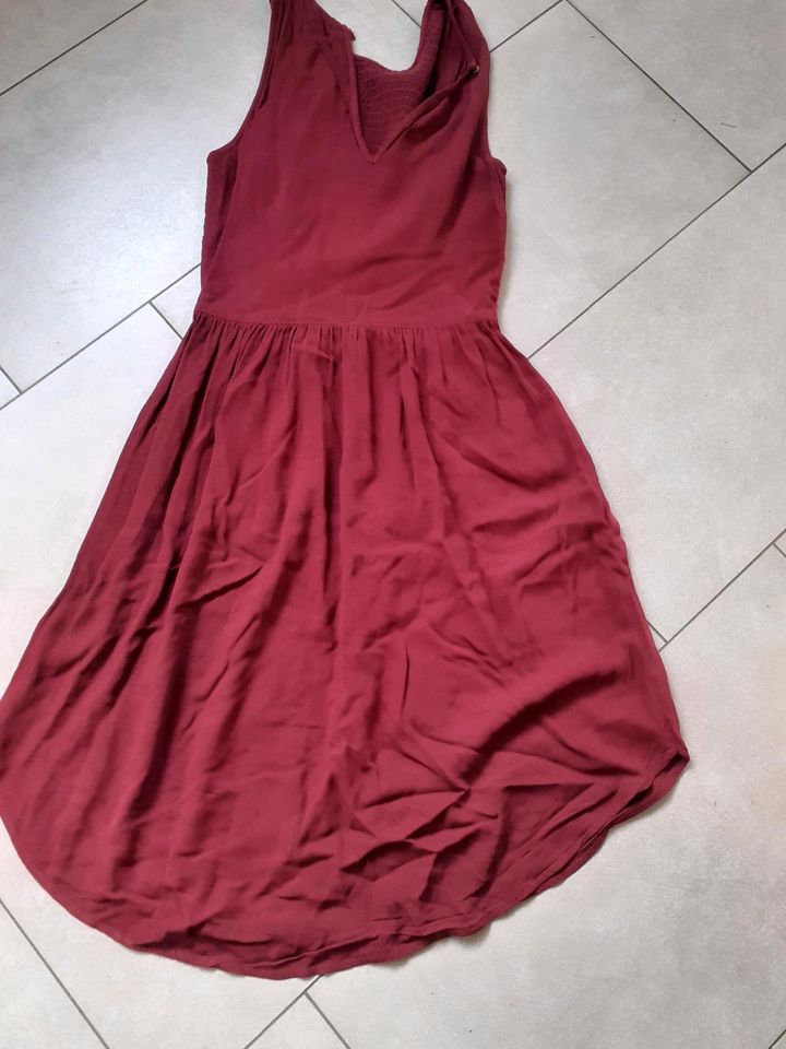 Kleid_Sommerkleid_H&M*weinrot*Größe 38 in Gifhorn