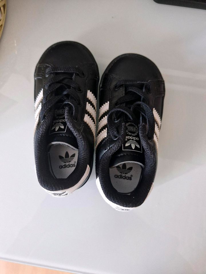 Adidas-Schuhe in Dortmund