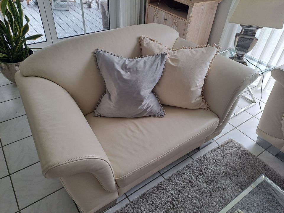 Natura Ledersofa (creme) - Love Seat / XXL-Sessel in Lindhorst