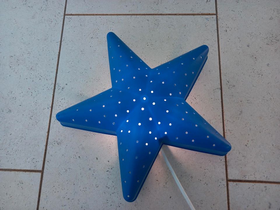 Ikea Wandleuchte blauer Stern, voll funktionsfähig in Wolfschlugen