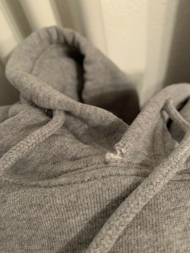 Tommy HILFIGER Sweatshirt mit Kapuze - Größe M in Oberhaid