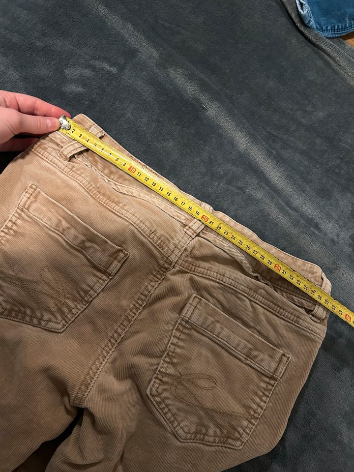 beige Hose/ Cordhose von edc Gr. 36 Regular in Neuenkirchen