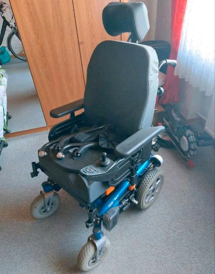 Invacare Bora Elektrorollstuhl in Schöffengrund