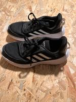 adidas Sneaker schwarz Jungen kaum getragen Gr. 38 2/3 Bayern - Büchenbach Vorschau