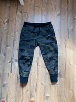 Nike Jogginghose dry fit camouflage oliv schwarz M Schleswig-Holstein - Rendsburg Vorschau