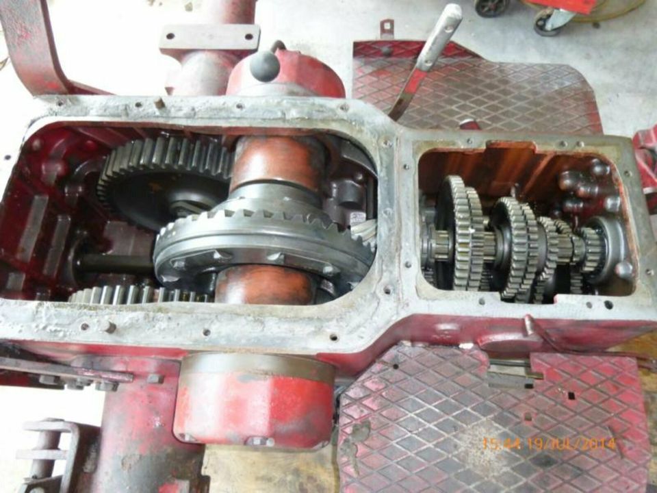 Hinterachse mit Getriebe, Differential usw MC Cormick 324 Schlepper Traktor IHC Ersatzteil Oldtimer in Neresheim