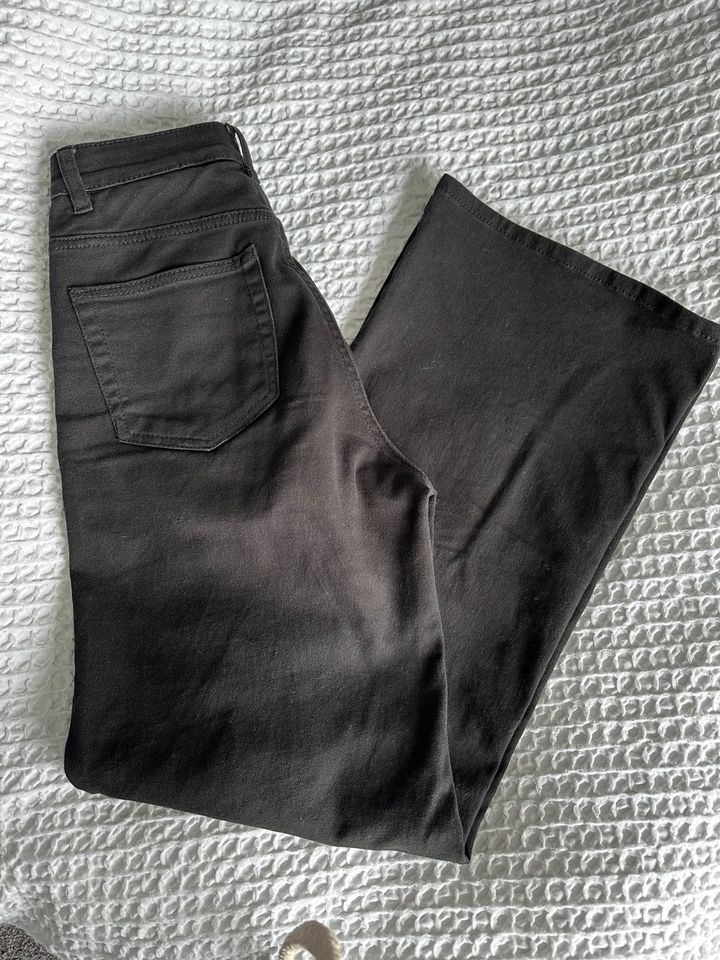 H&M Divided Jeans in schwarz Gr. 36 in Bielefeld