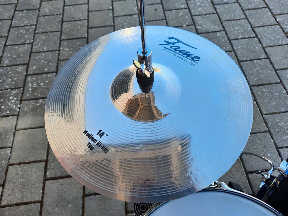 Schlagzeug Sonor 505 in 20" schwarz mit Top Becken Fame Drumset in Haigerloch
