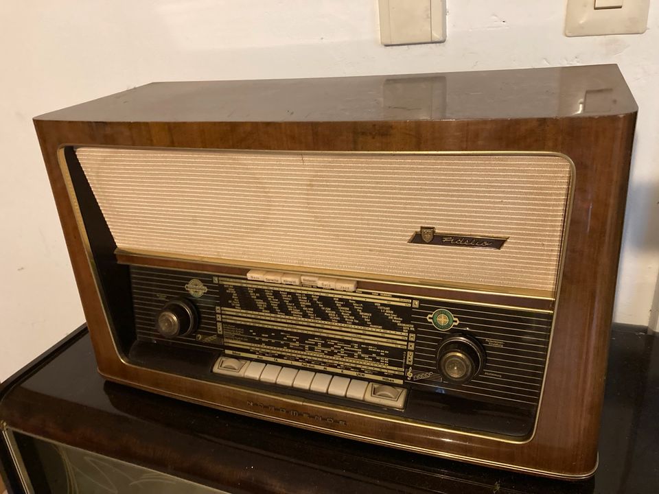Fidelio antik Radio funktioniert noch in Lahnau